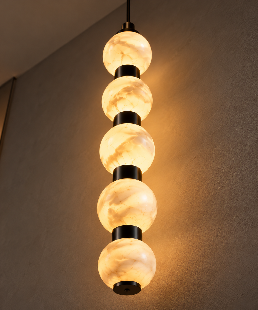 Suspension Althéa — Une lumière sculpturale au charme précieux