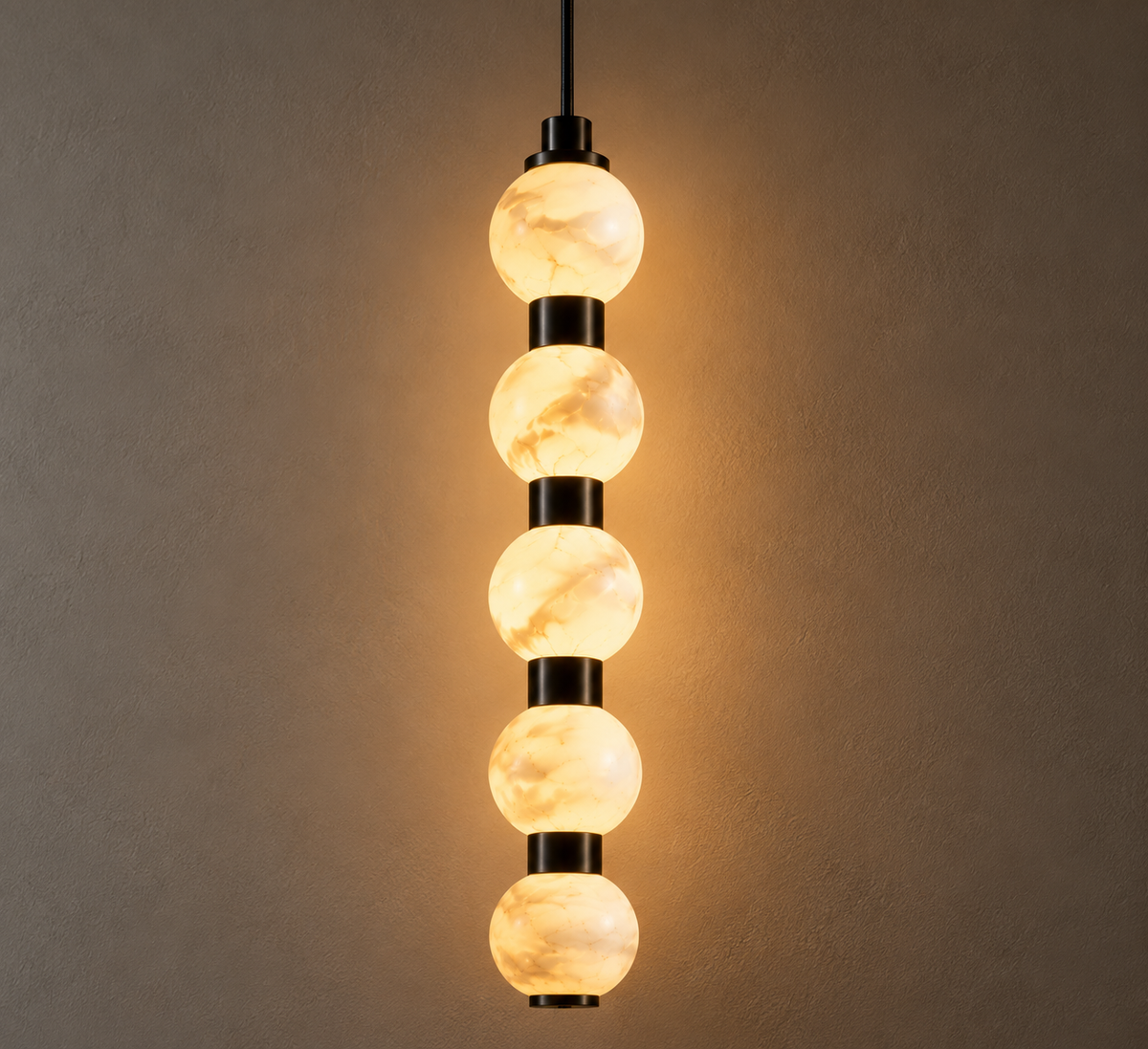 Suspension Althéa — Une lumière sculpturale au charme précieux
