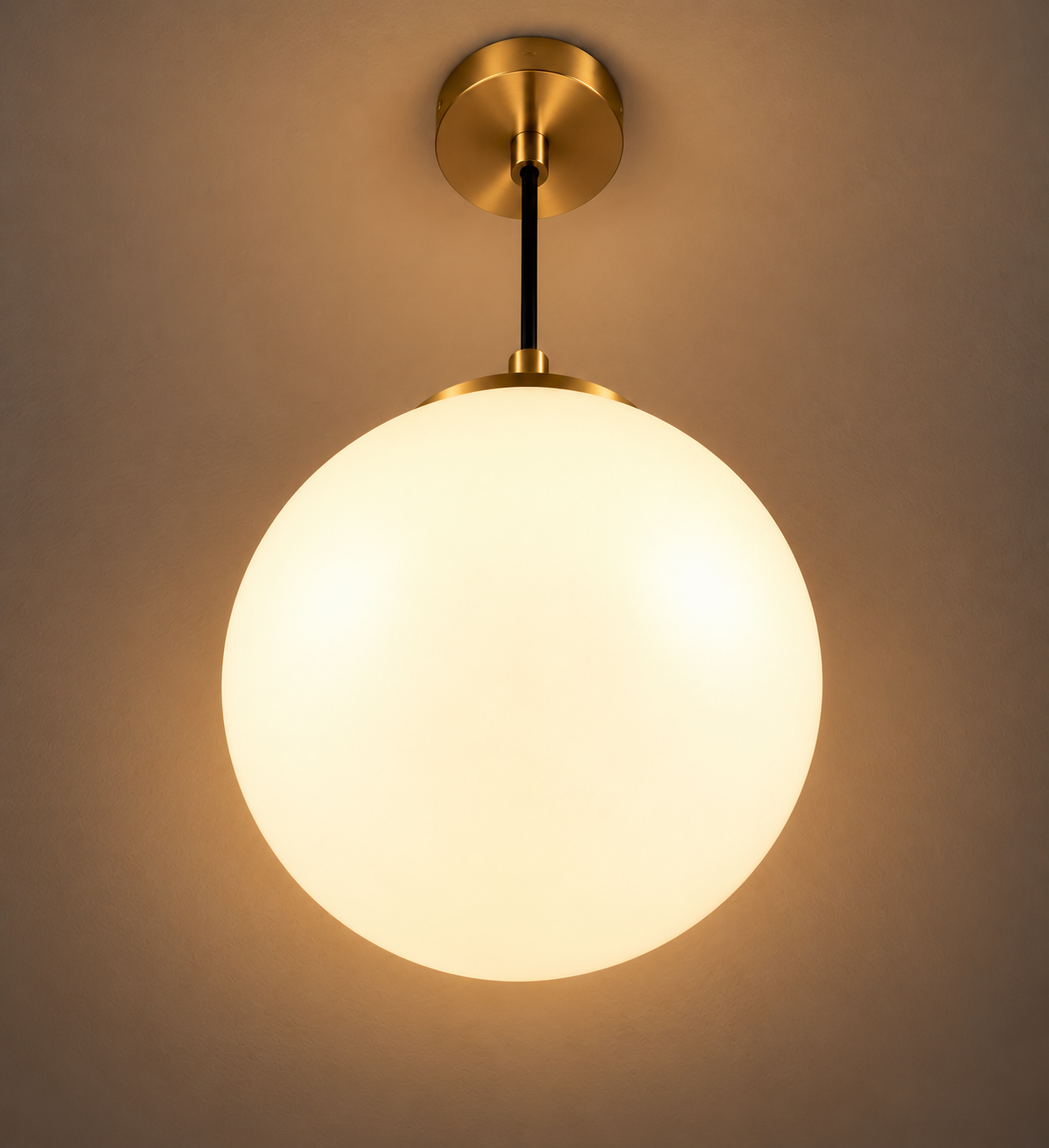 Suspension Globe — L’Élégance dans sa Forme la Plus Pure